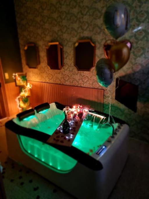 Royal Room Jacuzzi Haut De Gamme Centre Ville Mülhausen Exterior foto