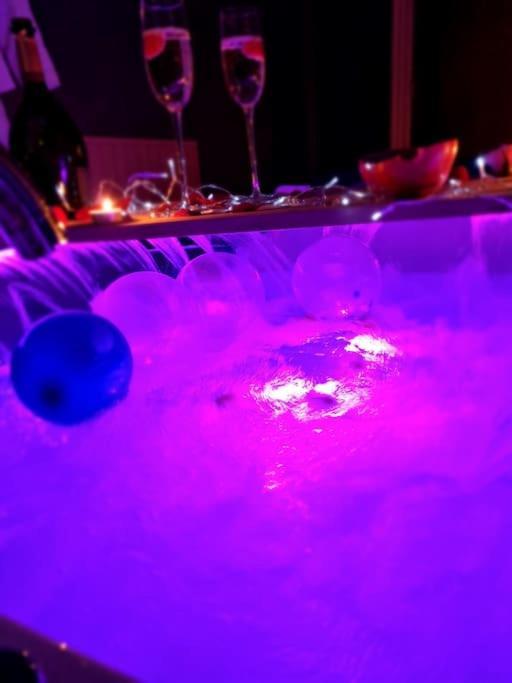 Royal Room Jacuzzi Haut De Gamme Centre Ville Mülhausen Exterior foto